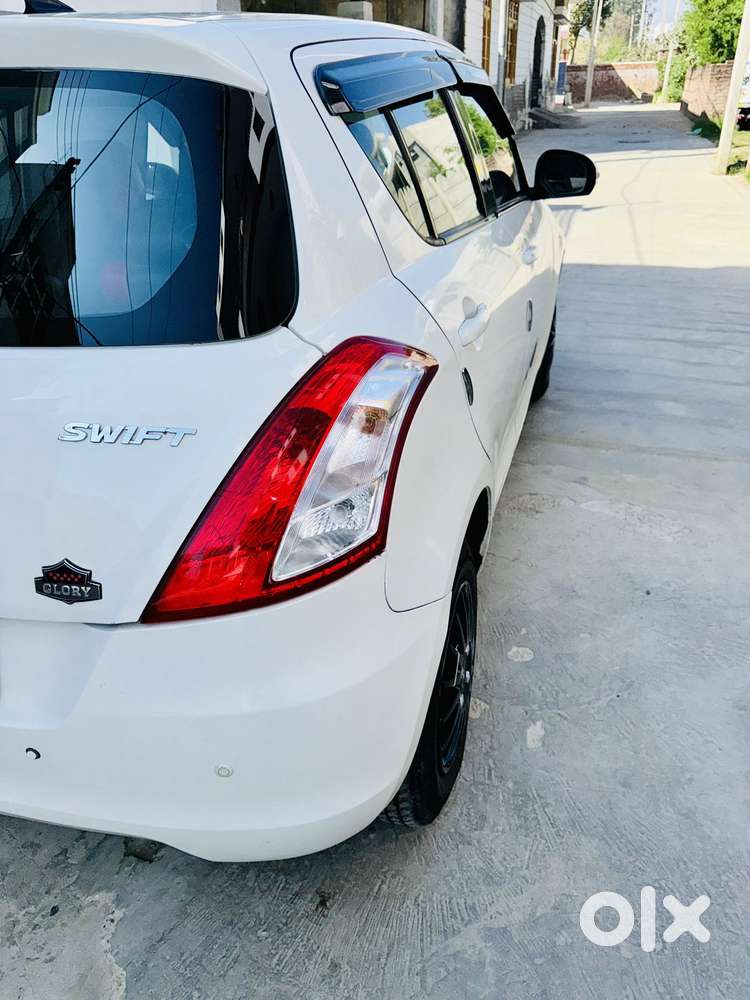 Maruti Suzuki Swift 1.2 Vxi Glory Edition, 2016, Petrol