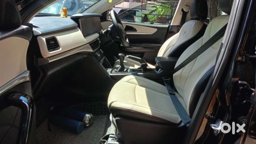 Mahindra Xuv700 2.2 Ax 5 Diesel Mt 7 Str, 2025, Diesel