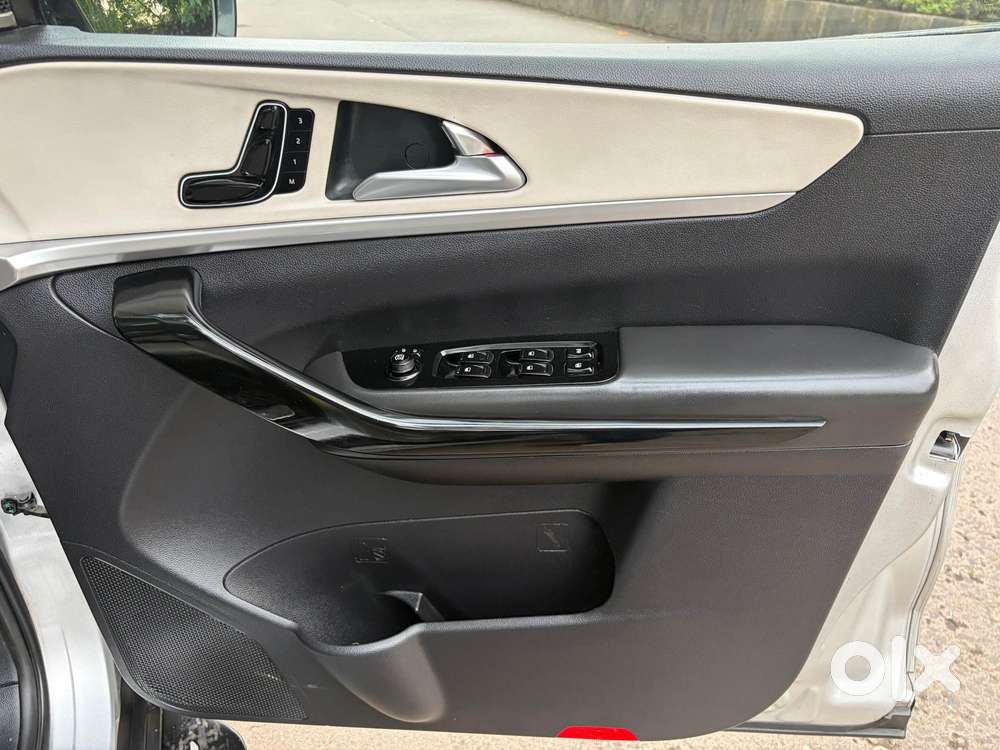 Mahindra Xuv700 2.2 Ax 7 Diesel At Luxury Pack Str, 2023, Diesel