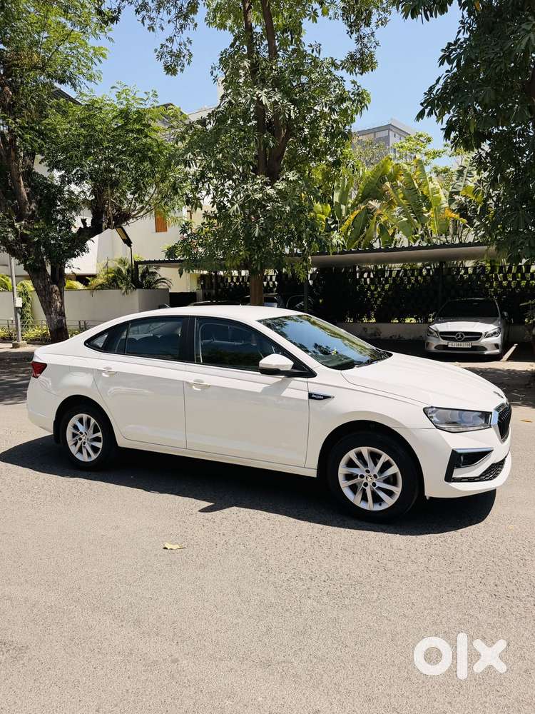 Skoda Slavia Ambition 1.0l Tsi At, 2022, Petrol