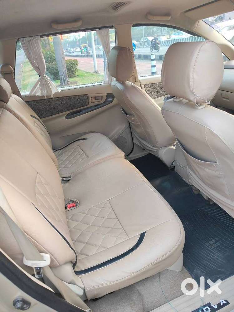 Toyota Innova 2004-2011 2.5 G4 Diesel 8-seater, 2007, Diesel