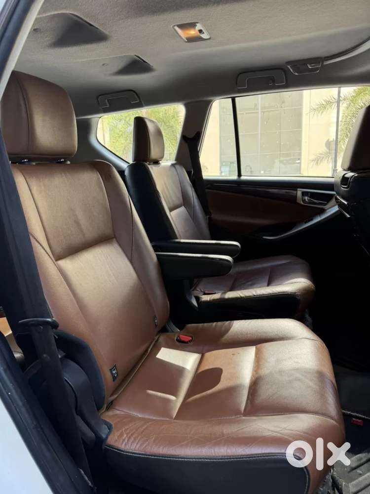 Toyota Innova Crysta 2.8 Zx At 7 Seater, 2016, Diesel