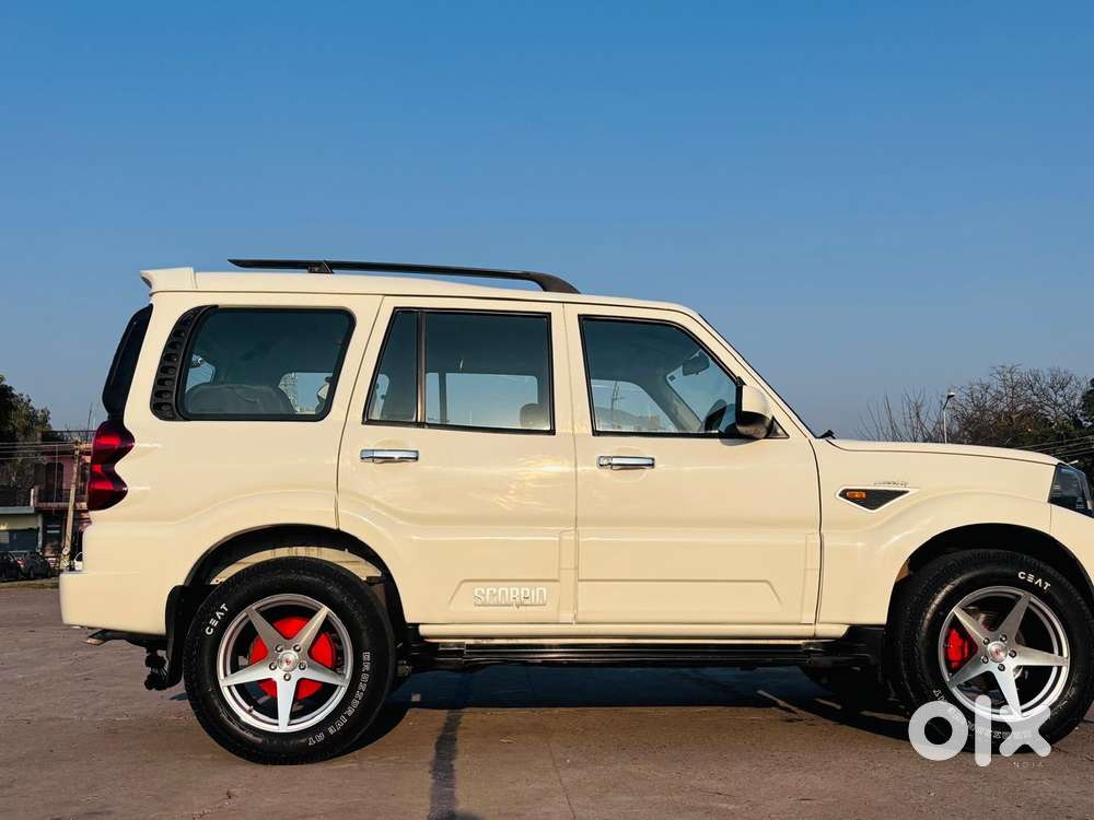 Mahindra Scorpio S8, 2015, Diesel