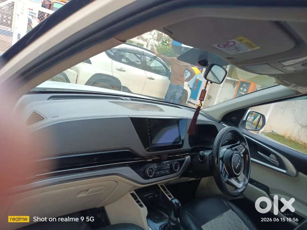Kia Carens 2024 Hybrids 6mt Premium
