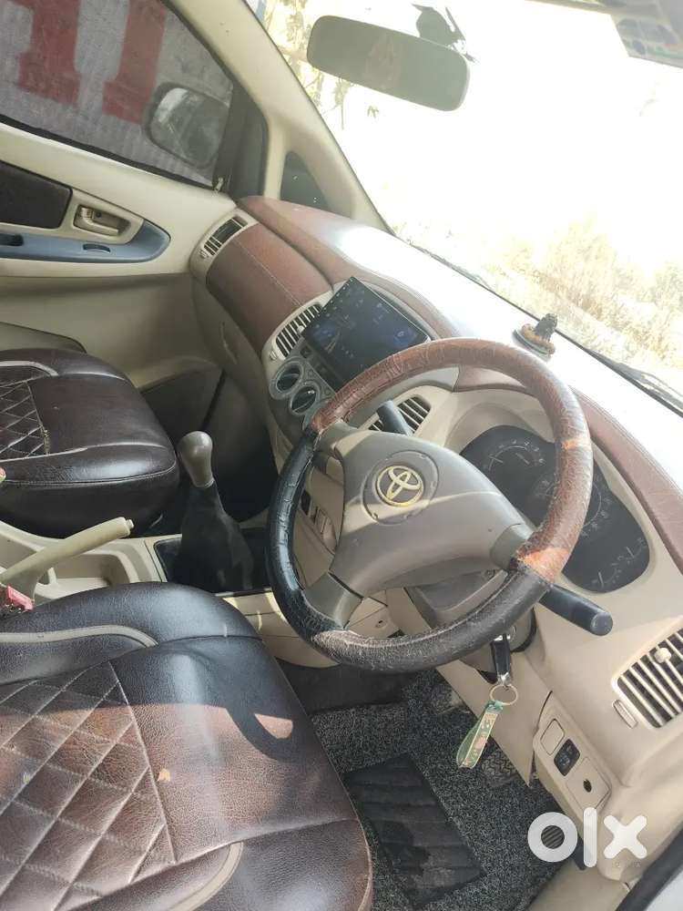 Toyota Innova 2015