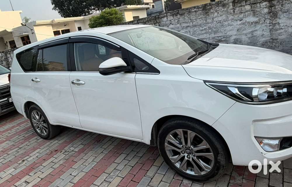 Toyota Innova Crysta 2024