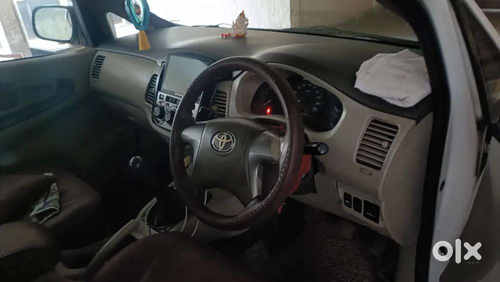Toyota Innova 2014 Diesel 260000 Km Driven