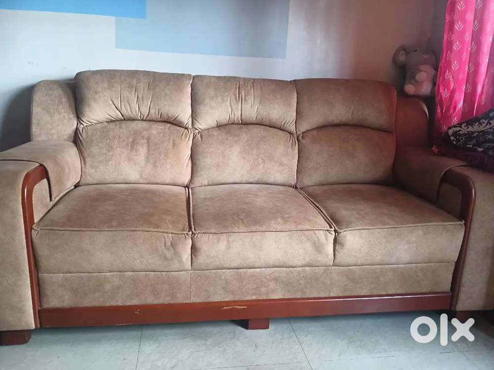 Premium 5-Seater Sofa Set (3+1+1) - Well Maintained - Hubli