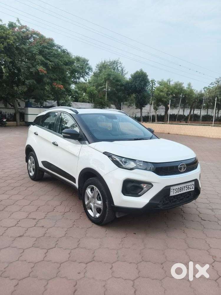 Tata Nexon 1.5 Revotorq Xma Amt, 2022, Petrol