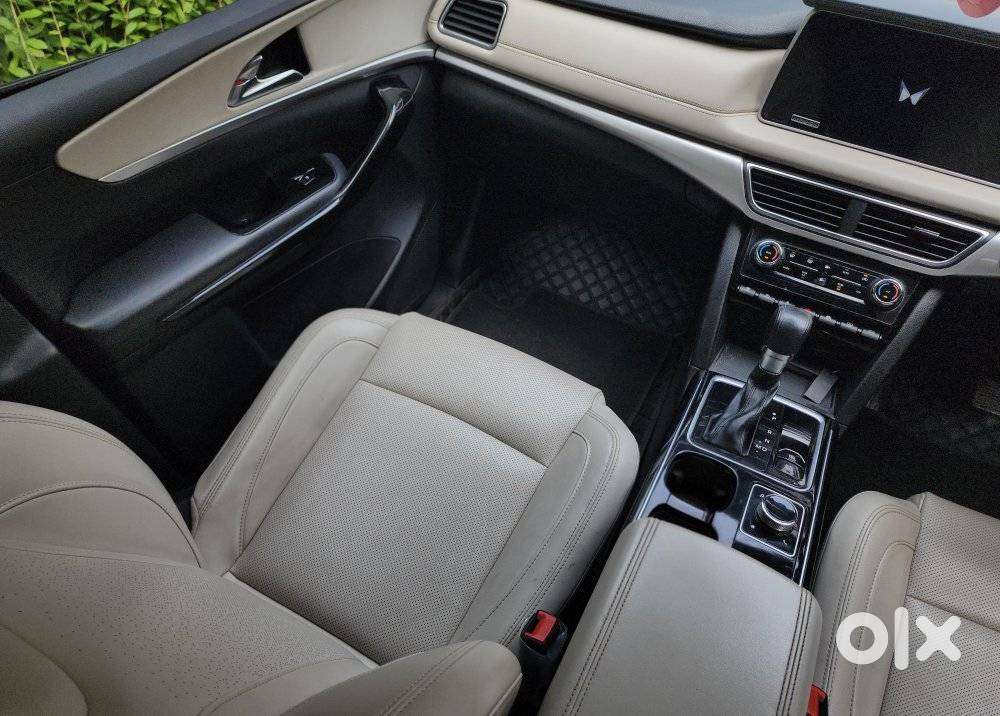 Mahindra Xuv700 2.2 Ax 7 Diesel At Str, 2023, Diesel