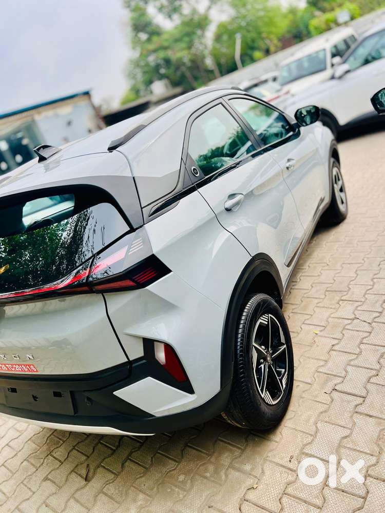 Tata Nexon Creative 1.2 Revotron Petrol 6 Amt, 2026, Petrol