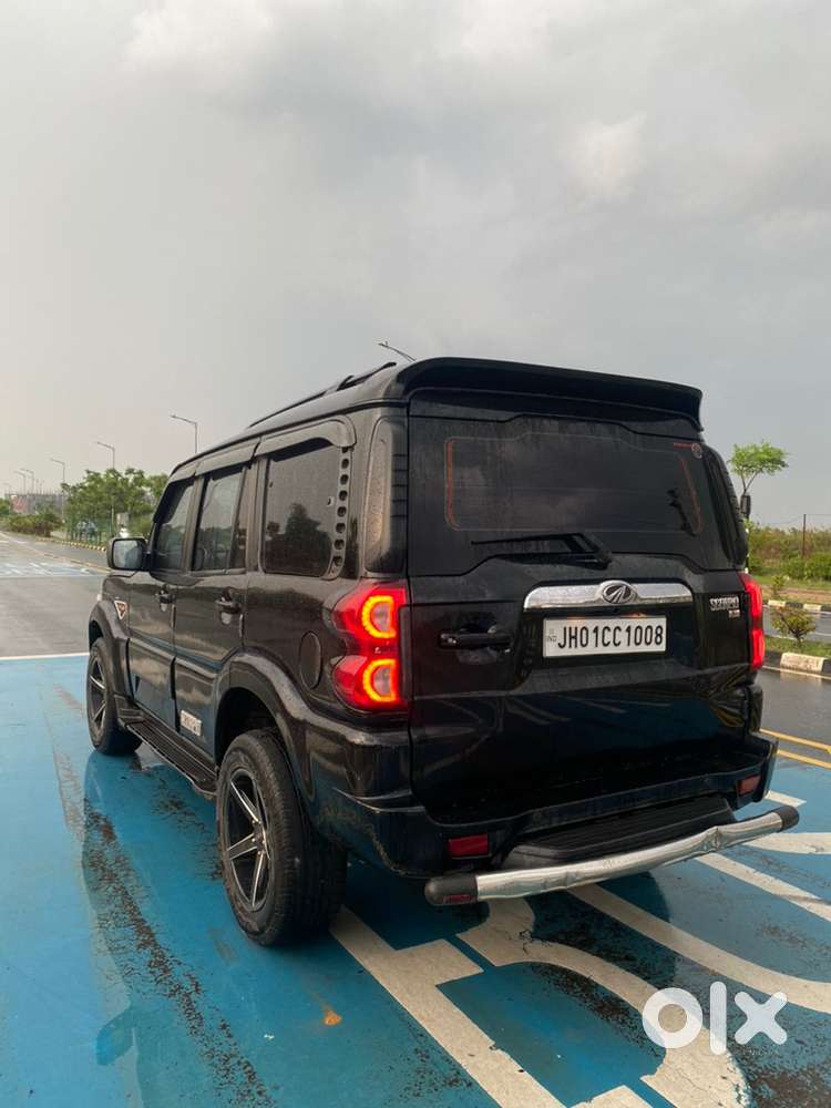 Mahindra Scorpio Diesel S10 Top Model