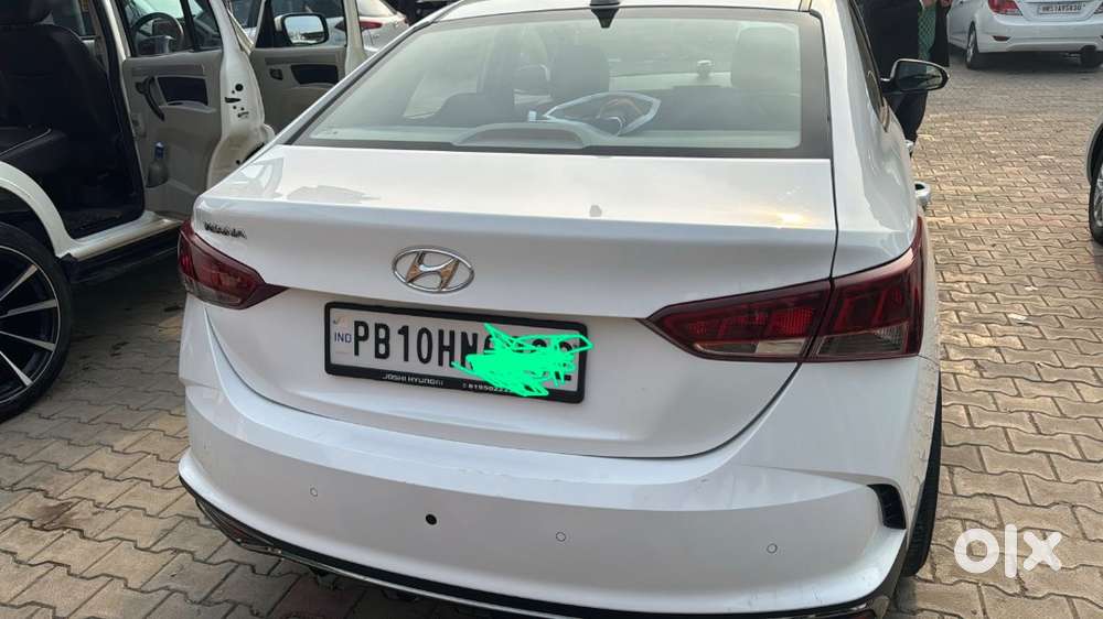 Hyundai Verna – White  Fully Loaded  Excellent Condition