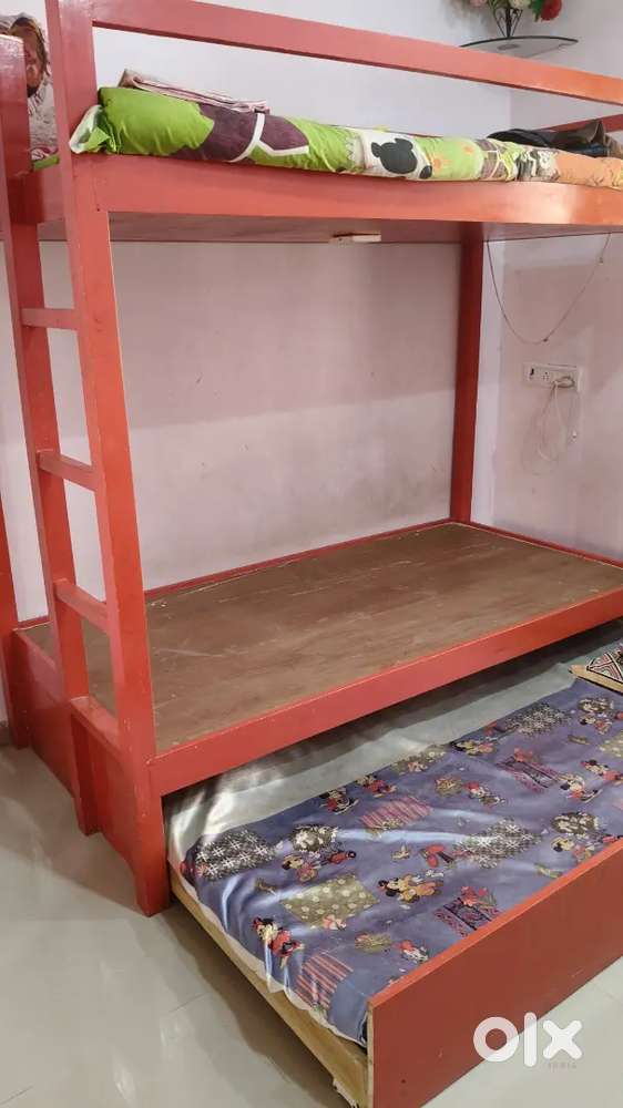 Doormatri type bed with 3 beds, bottom bed can be inserted inside