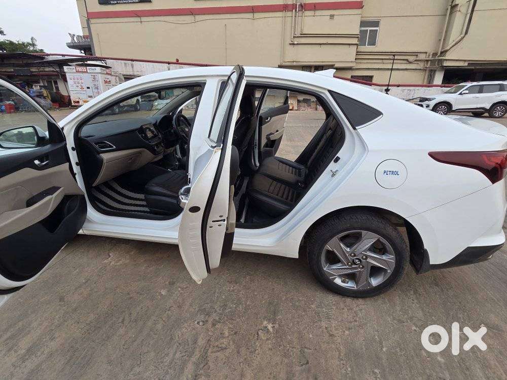 Hyundai Verna 1.5 Sx (o) Vtvt, 2023, Petrol