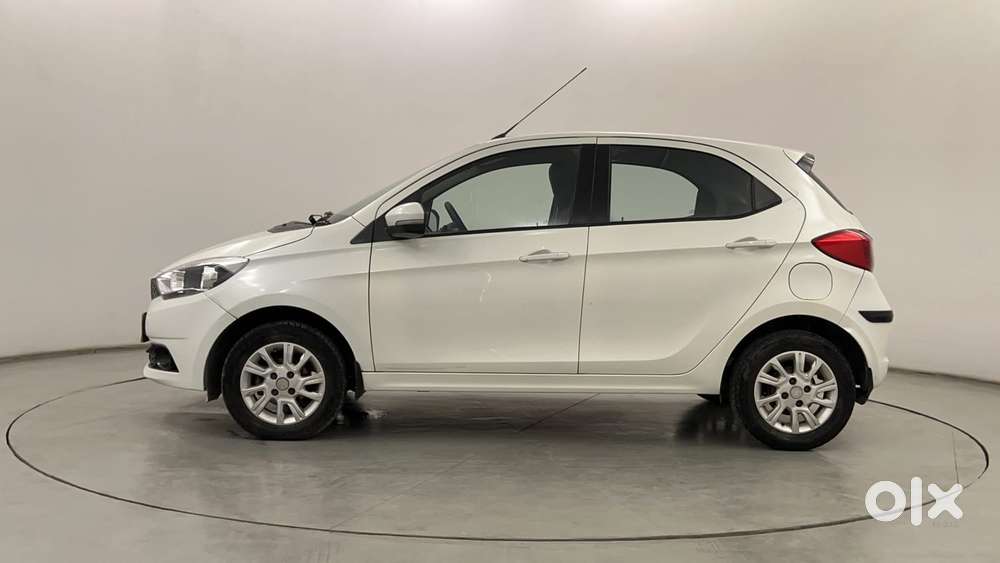 Tata Tiago Xza, 2017, Petrol