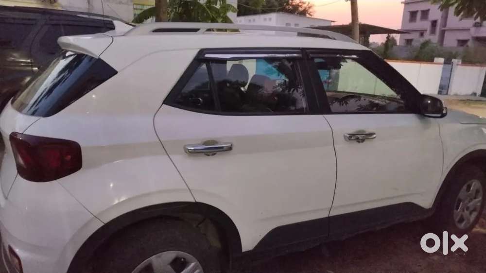 Hyundai Venue 1.2 Plus 2021 Petrol Manual
