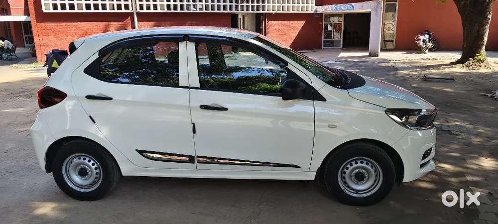 Tata Tiago Revotorq Xe 2025 Manual Petrol