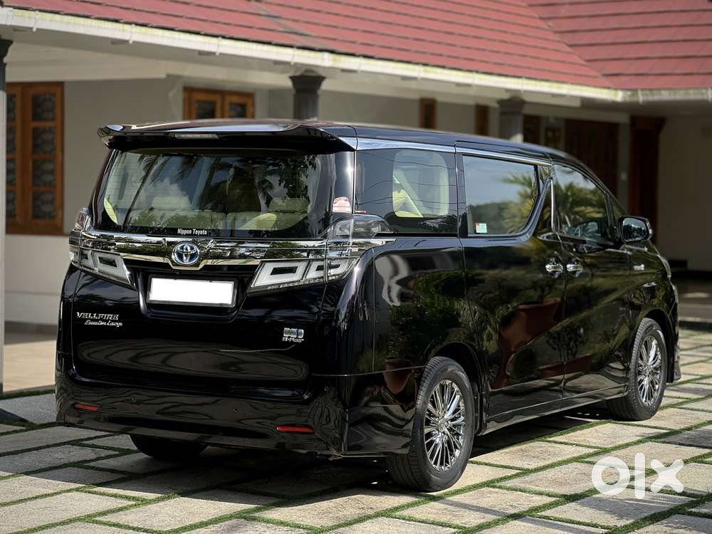 Toyota Vellfire 2.5 Executive Lounge, 2022, Petrol