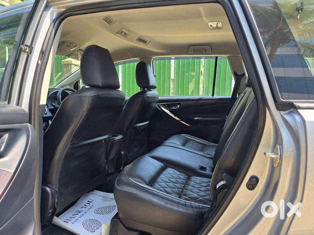 Toyota Innova Crysta 2.4 G Plus Mt 8 Str, 2024, Diesel