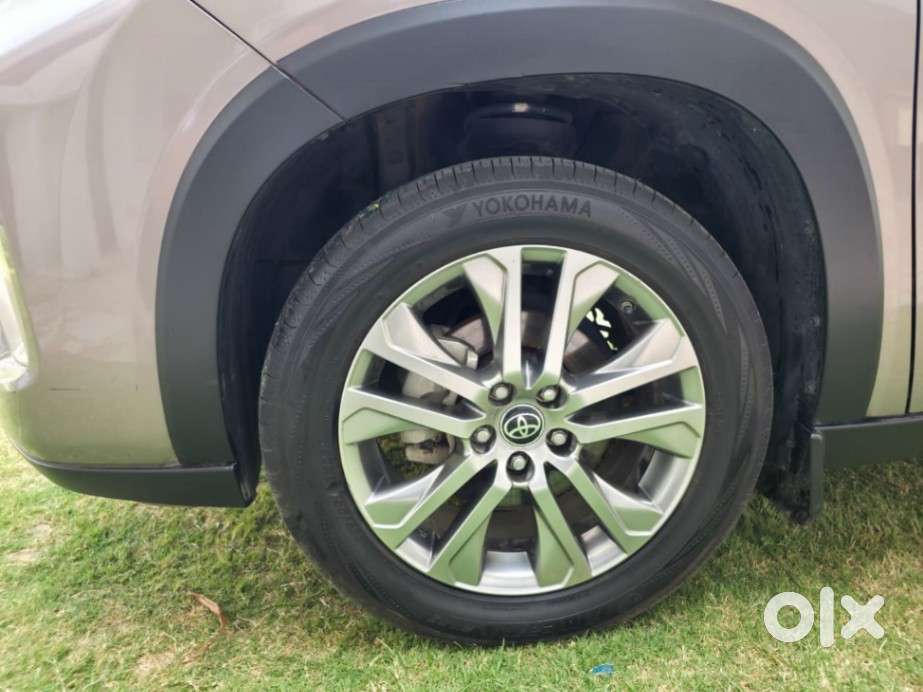 Toyota Innova Hycross 2.0 Zx (o) Hybrid 7 Str, 2023, Petrol