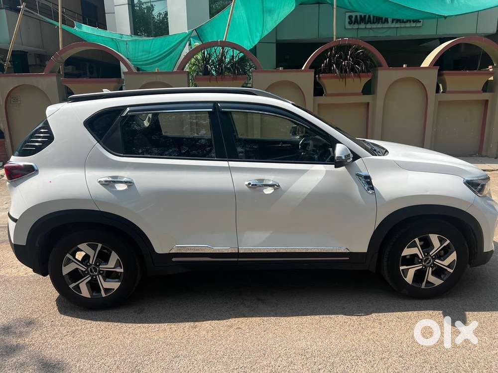 Kia  Sonet Diesel Manual With Sunroof