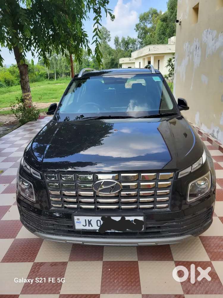 Hyundai Venue 2024 Petrol Well Maintained