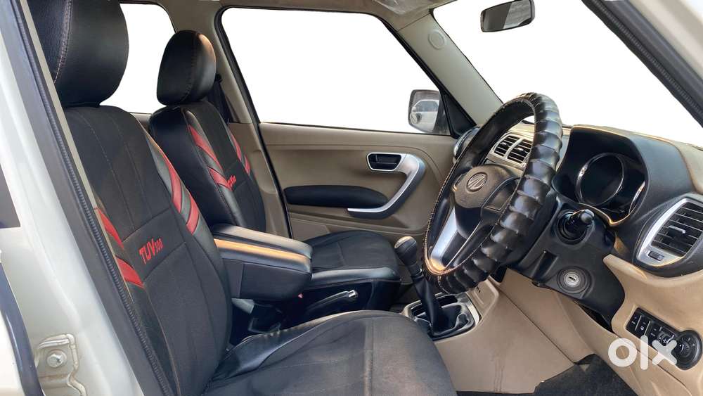 Mahindra Tuv 300 T10, 2018, Diesel