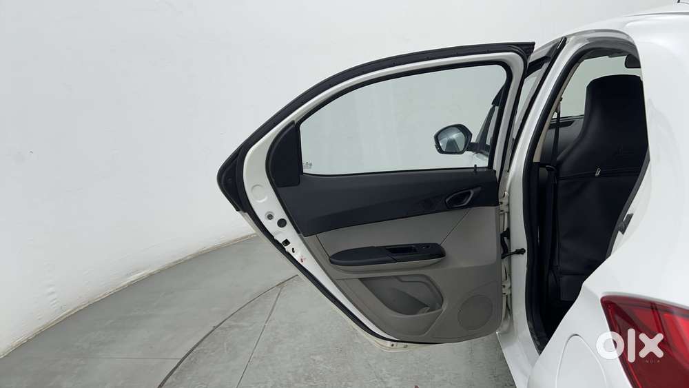 Tata Tiago 1.2 Revotron Xt, 2016, Petrol