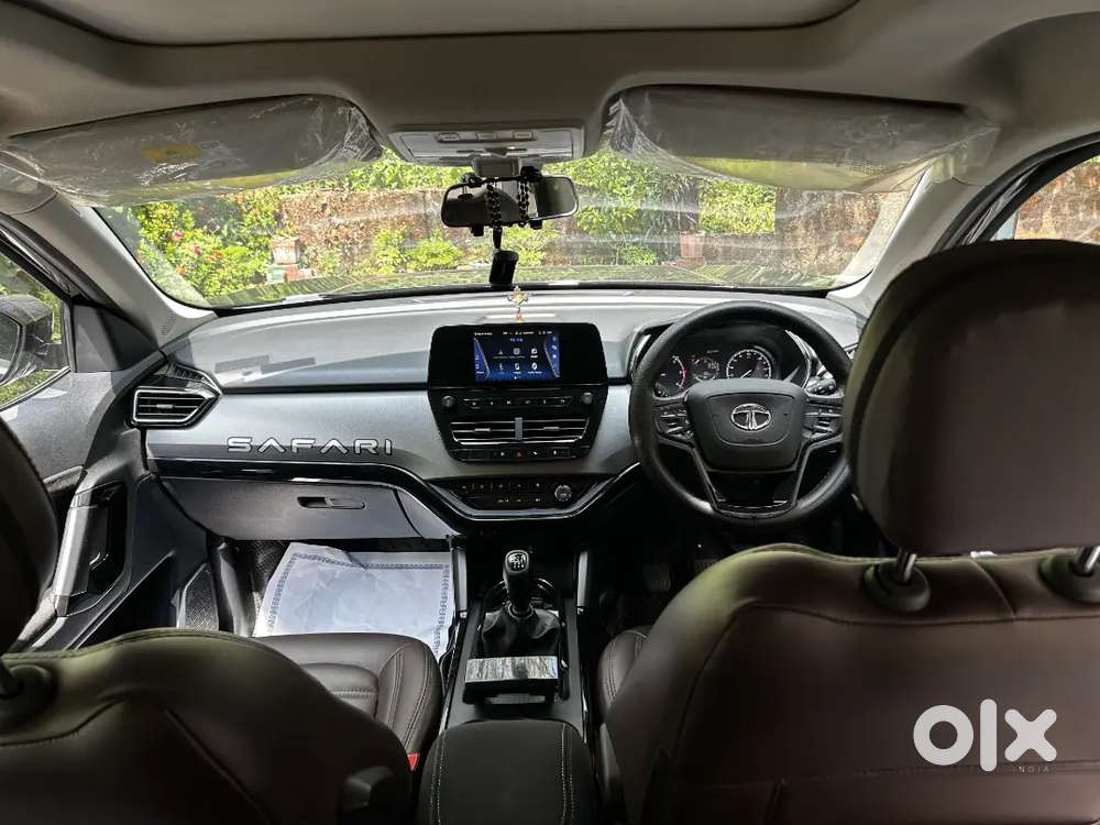 Tata Safari Dark Edition