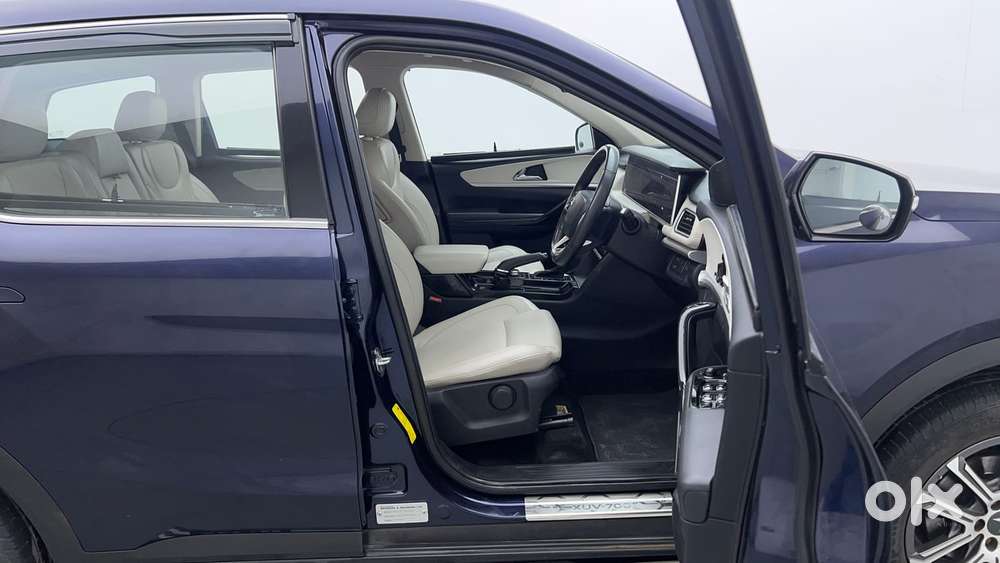 Mahindra Xuv700 2.0 Ax 7 Petrol At Str, 2021, Petrol