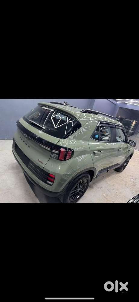 Hyundai Venue Automatic Petrol Ranger Green Showrrom Condition