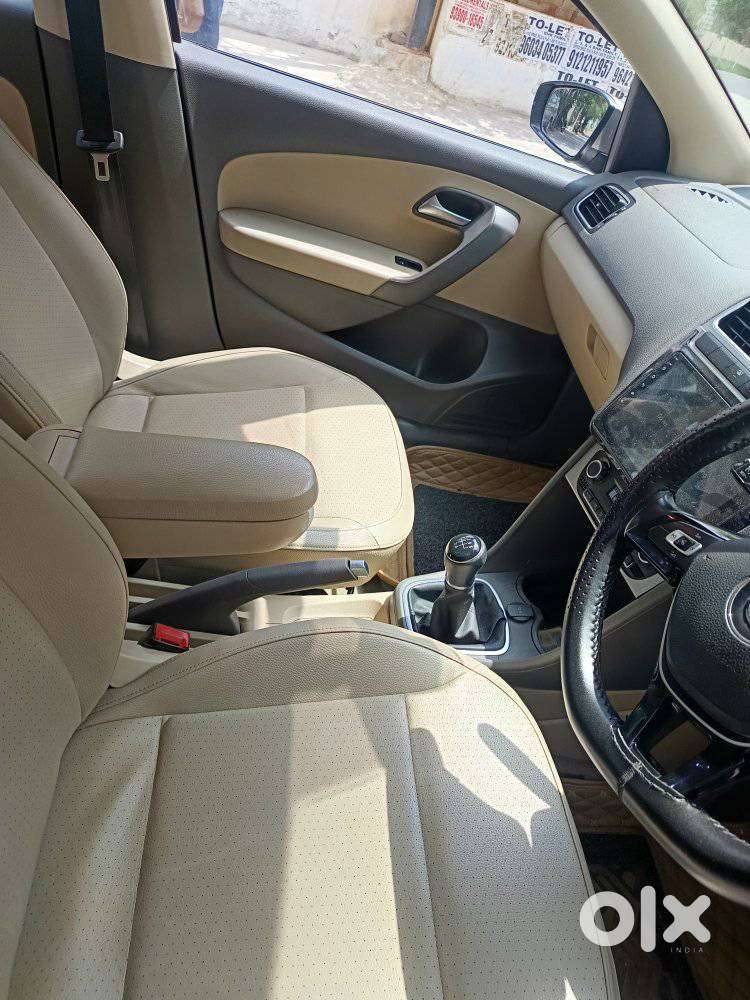 Volkswagen Vento Celeste 1.6 Highline, 2016, Petrol