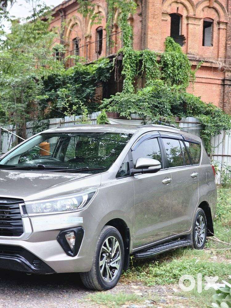 Toyota Innova Crysta 2.4 G Mt 8s, 2022, Diesel