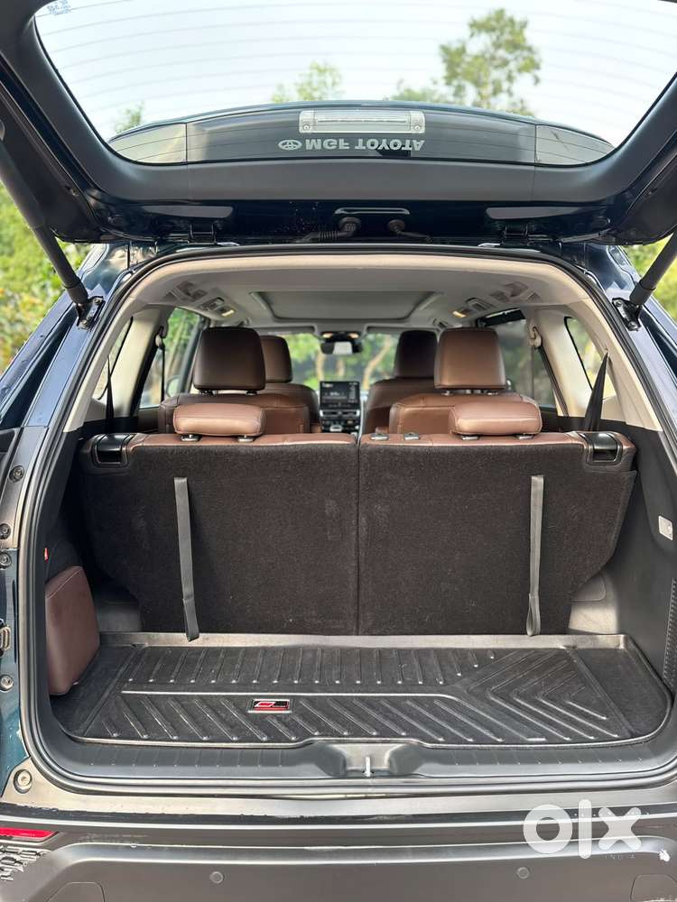 Toyota Innova Hycross 2.0 Zx (o) Hybrid 7 Str, 2025, Petrol