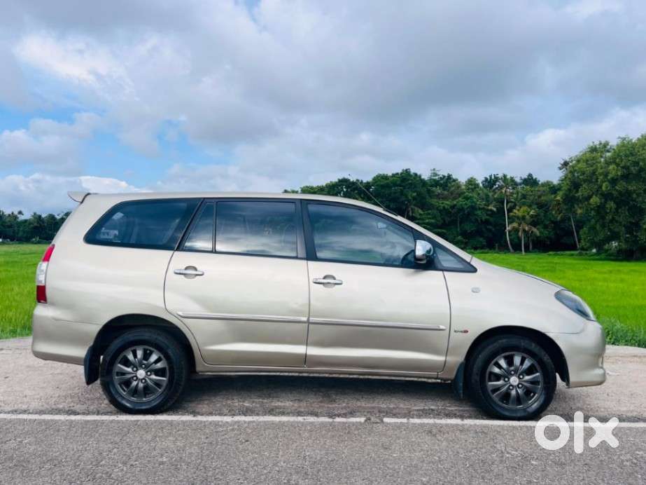 Toyota Innova 2.5 Vx 7 Seater Bs Iv, 2011, Diesel