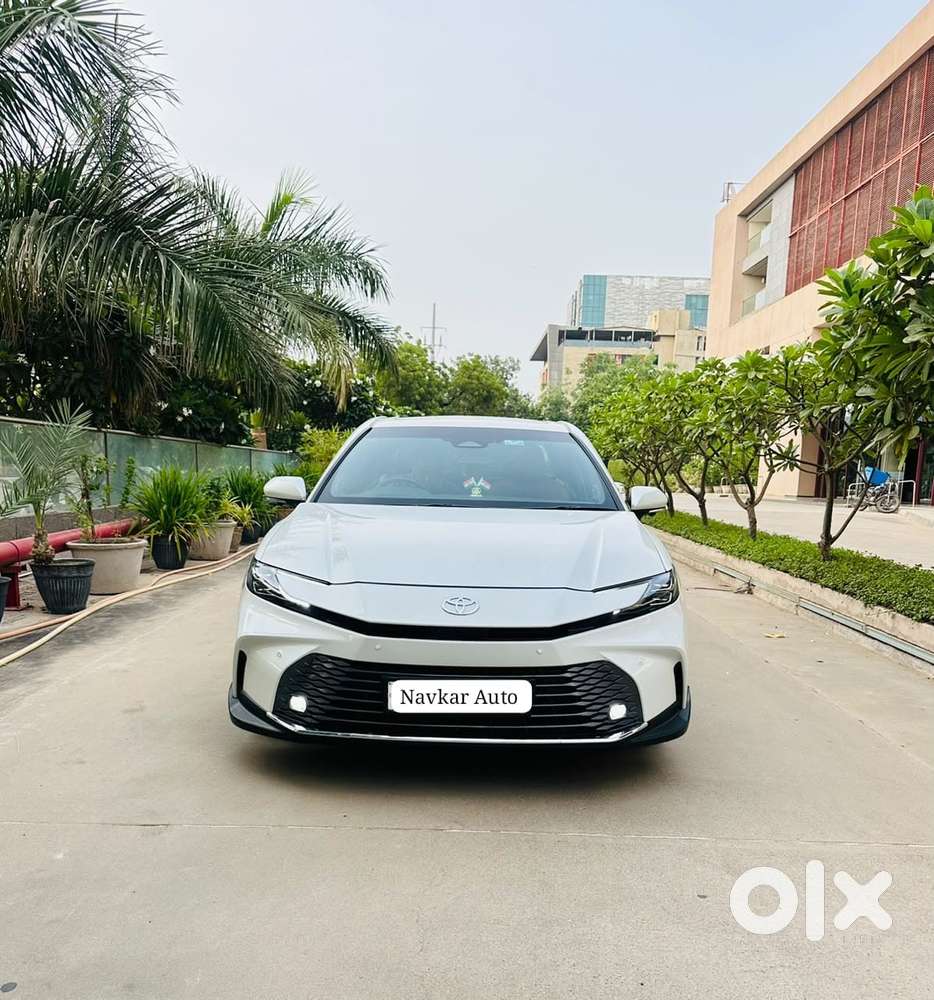 Toyota Camry Hybrid, 2026, Petrol