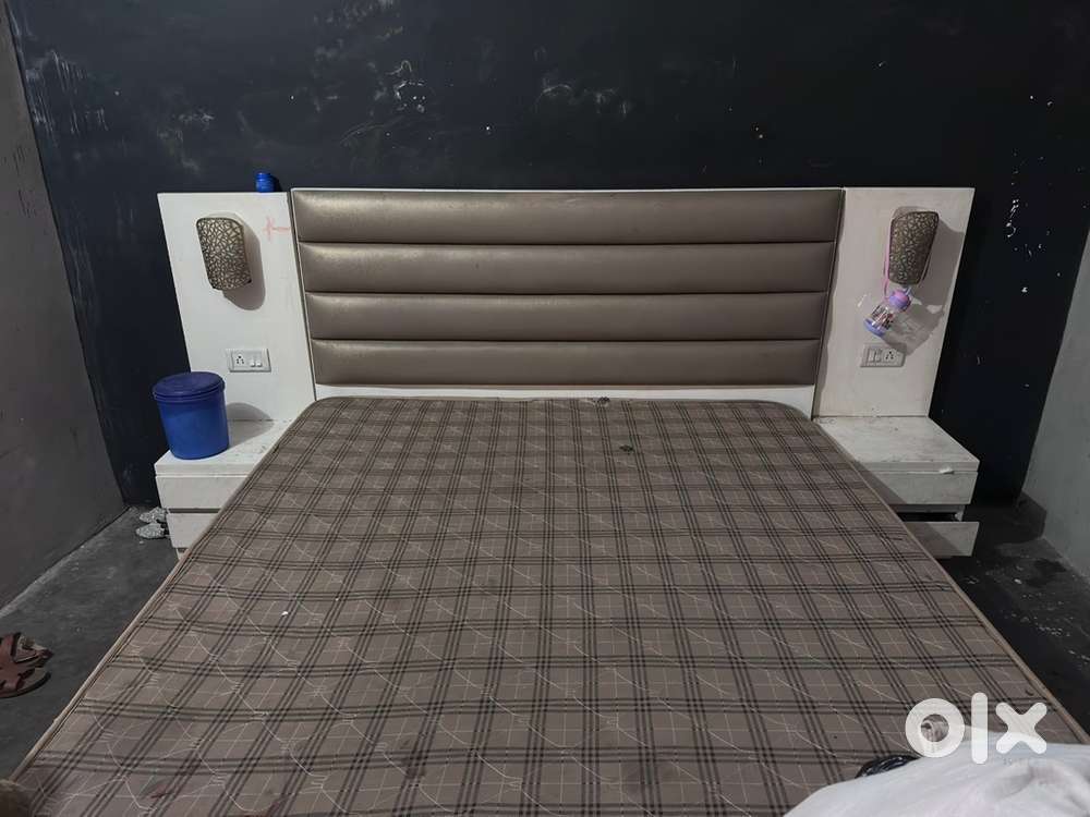 King size bed with storage box