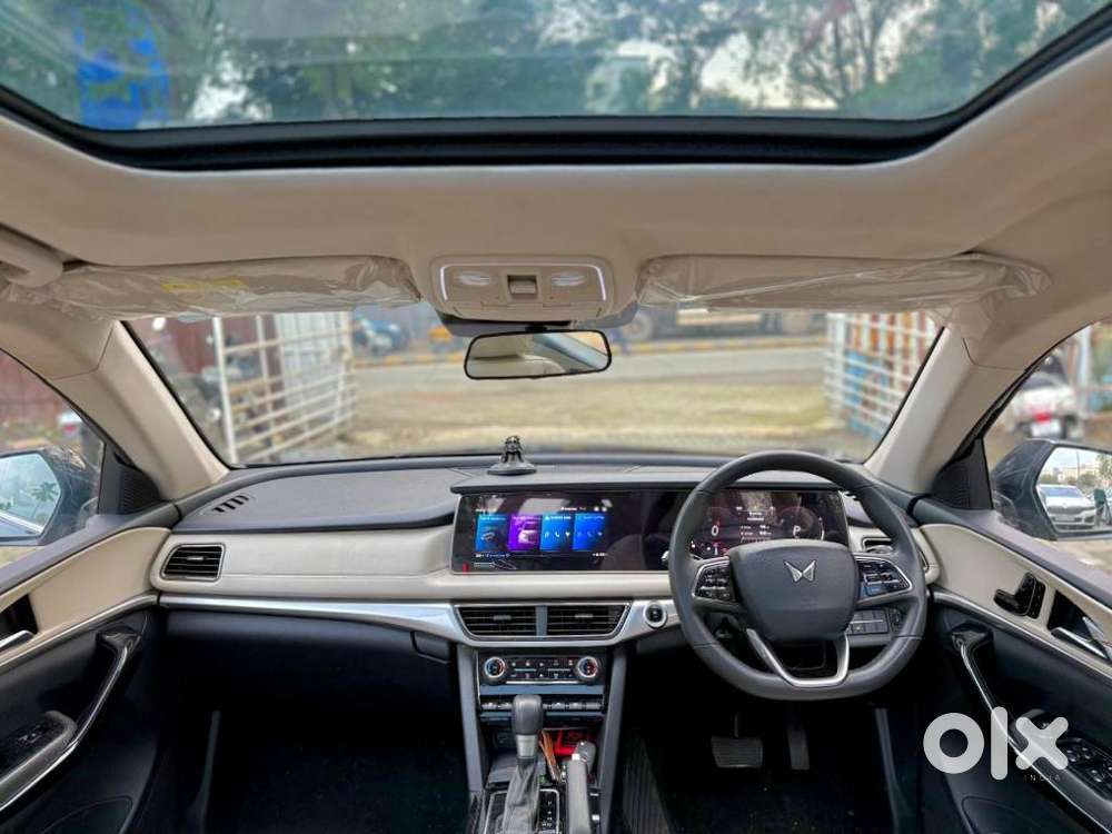 Mahindra Xuv700 2.0 Ax 7 Petrol At Str, 2024, Petrol