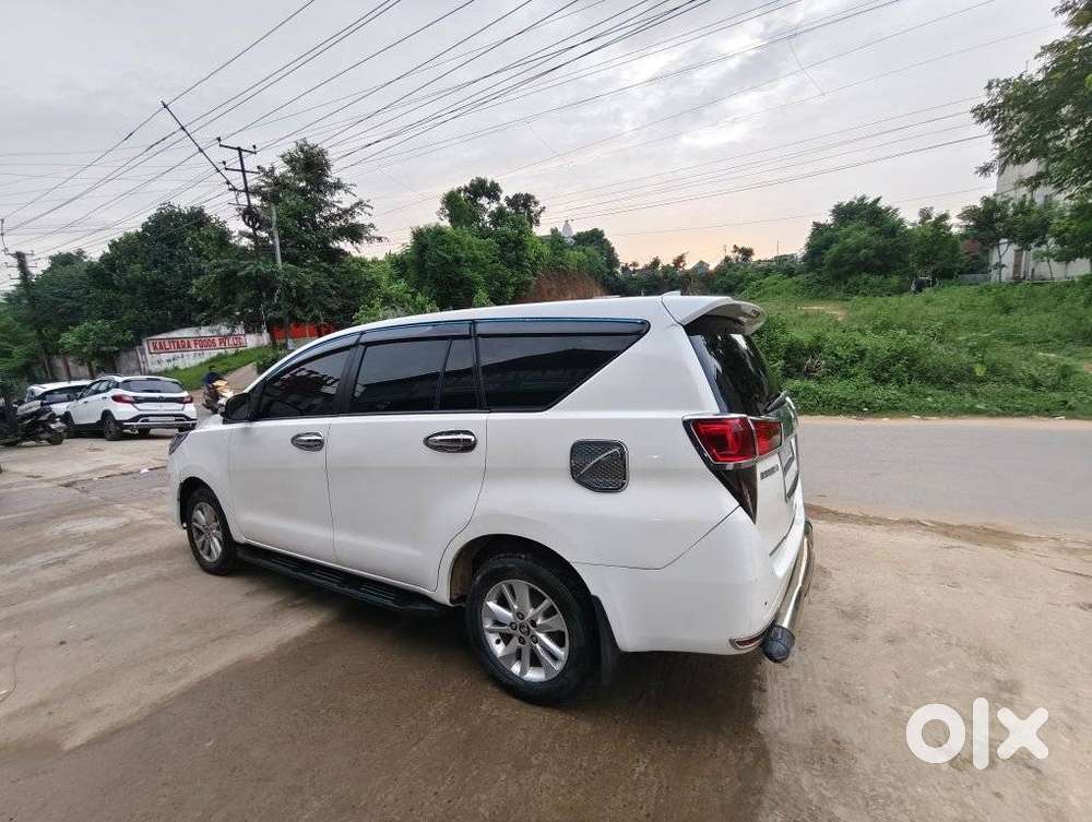 Toyota Innova Crysta 2.4 G Plus Mt 7 Str, 2017, Diesel