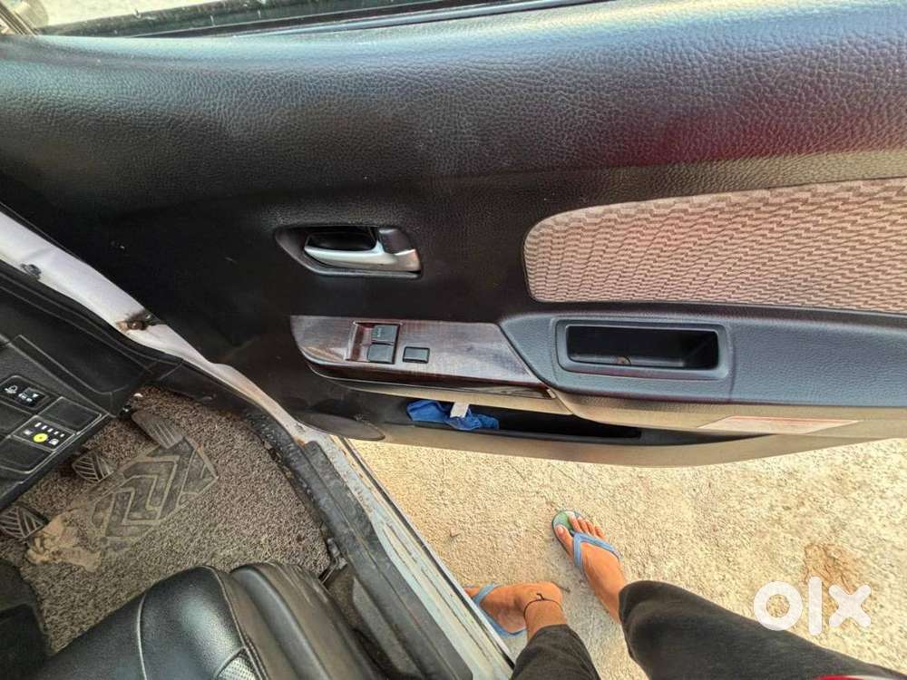 Central Locking,led Fog Lamps,chilled Ac,front Power Windows