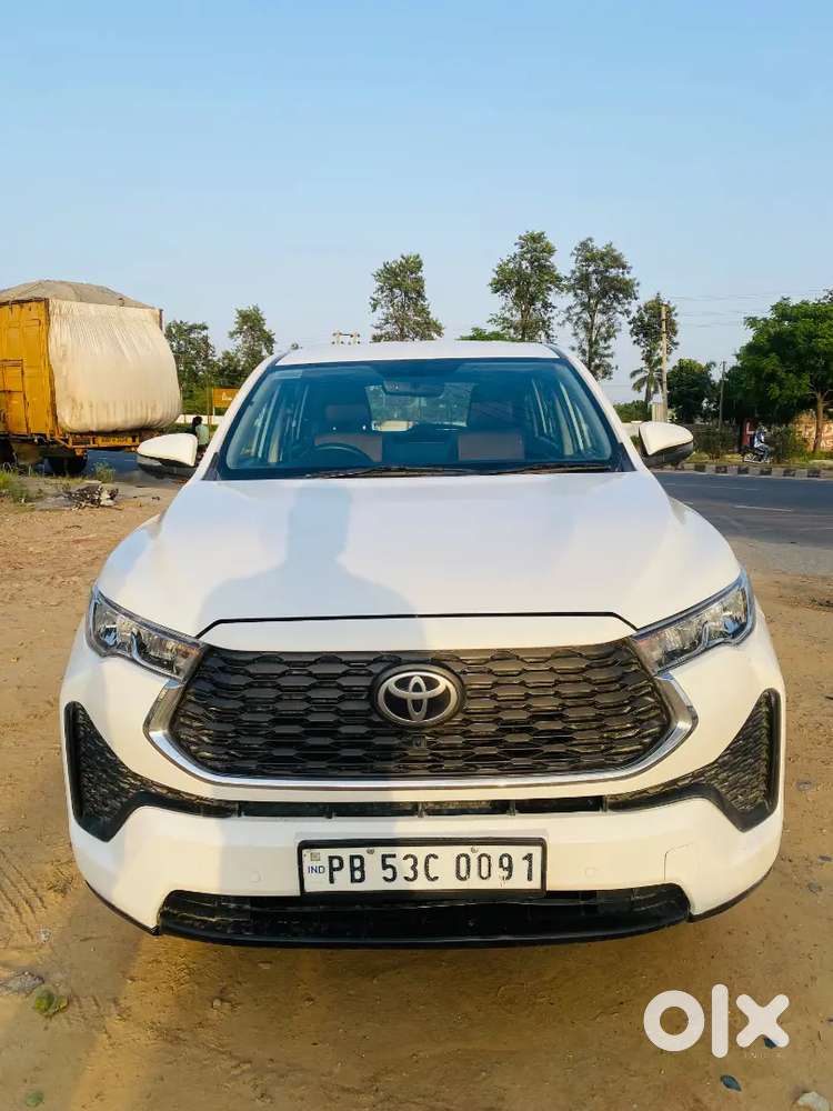 Toyota Innova Hycross 2023 Petrol 80000 Km Driven