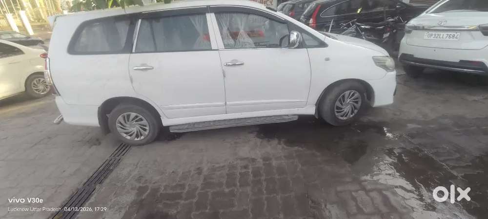 Toyota Innova 2014 Diesel 200000 Km Driven