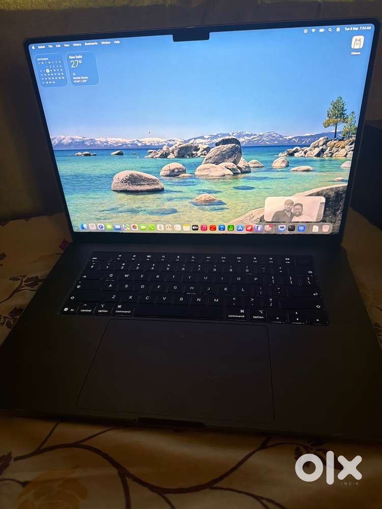 Macbook pro m5 pro chip 1 tb black colour