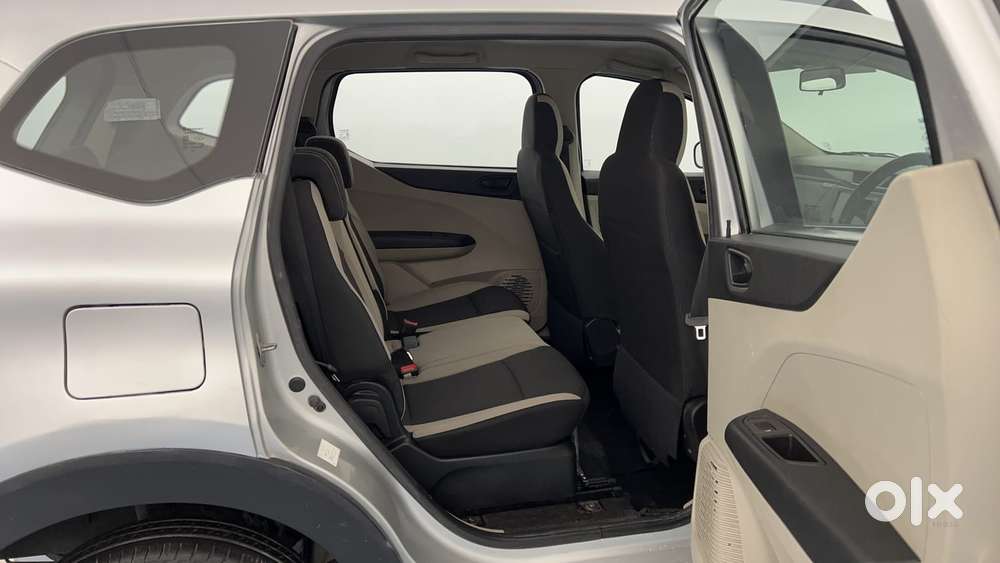 Renault Triber Rxt, 2023, Petrol