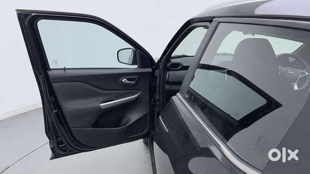 Nissan Magnite 1.0 Xv Premium, 2023, Petrol
