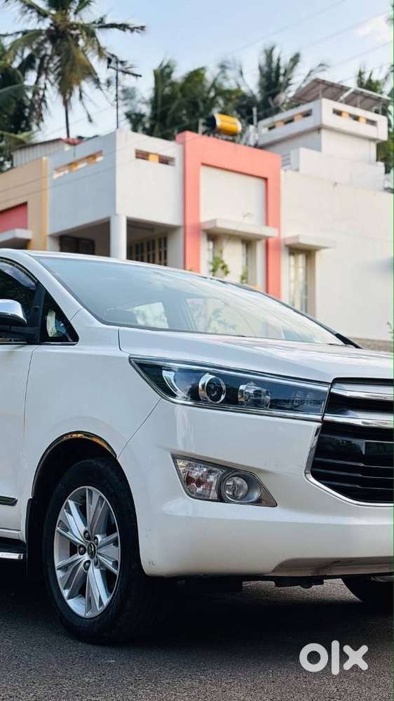 Toyota Innova Crysta 2.8 Zx At 7 Seater, 2017, Diesel