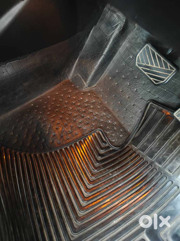 Maruti Brezza Zdi+ Amt 2018 White Top Model No Accident Fully Loaded