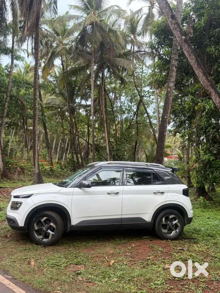Hyundai Venue 2020 Petrol Well Maintained