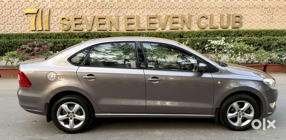 Skoda Rapid Elegance 1.6 Mpfi At, 2012, Petrol